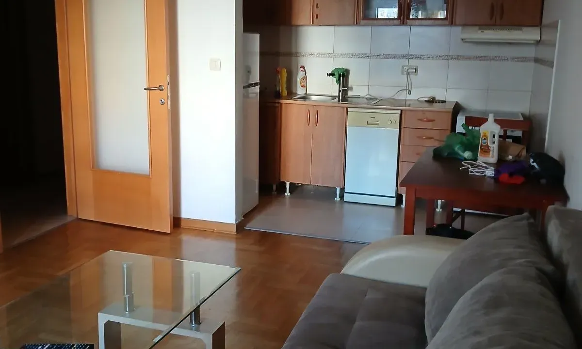 Izdavanje, jednosoban stan, 50m², Stari Aerodrom, Podgorica