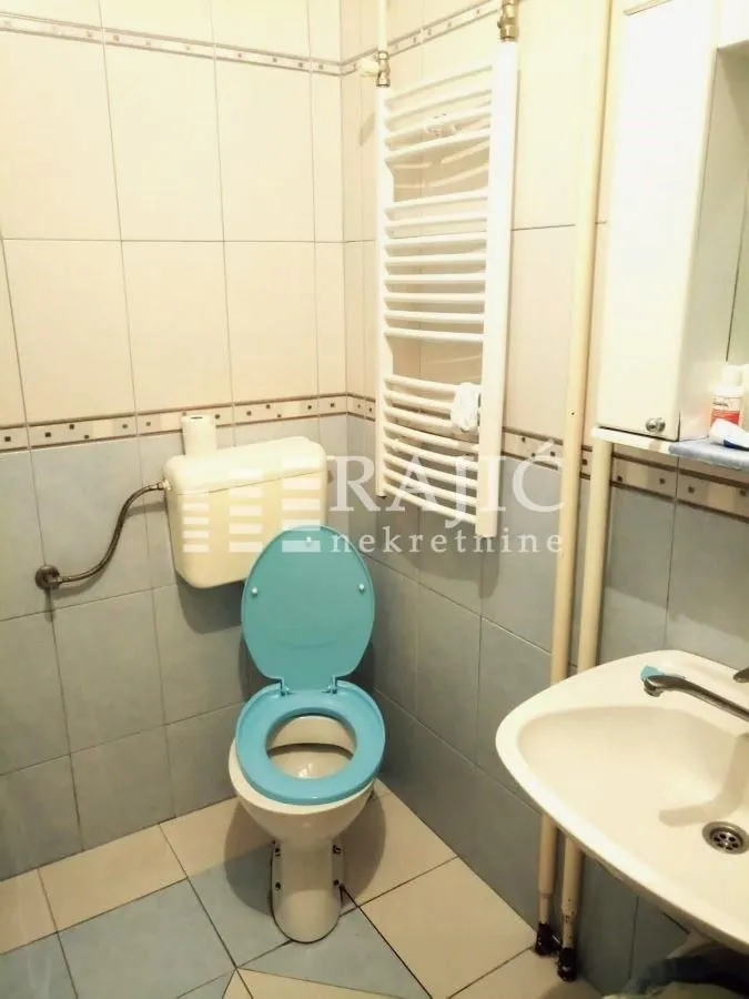 Small bathroom with sanitary ware and tiles.