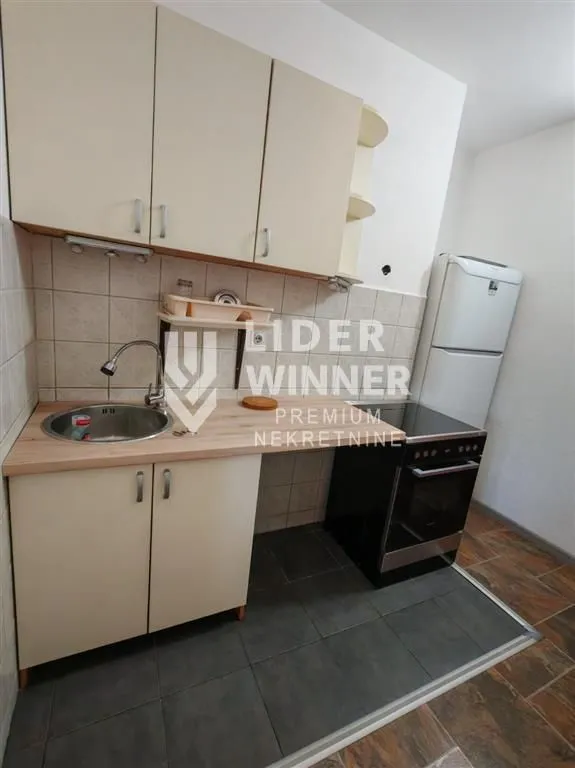 Izdavanje, četvorosoban stan, 120m², Petlovo Brdo, Beograd