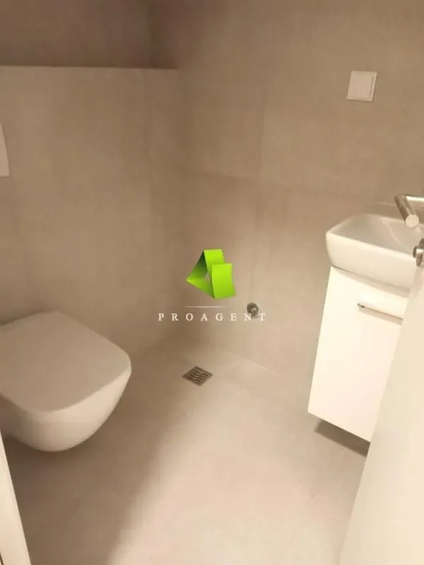 Rent, office space, 76m², Medijana, Niš