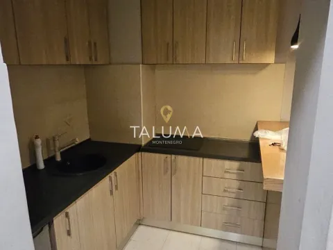 Izdavanje, jednosoban stan, 35m², Stari Aerodrom, Podgorica - image 4