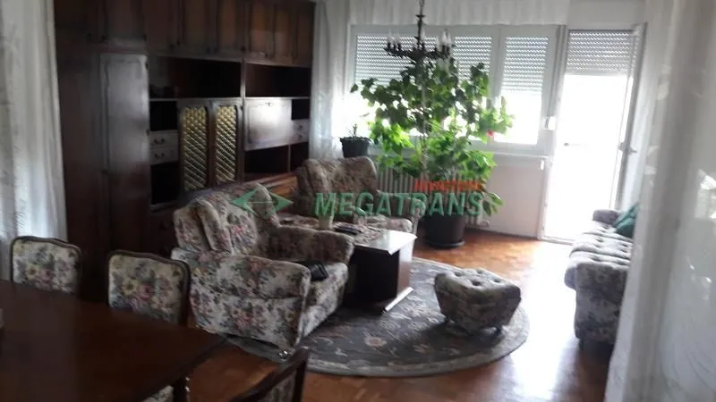 Izdavanje, četvorosoban stan, 97m², Centar, Novi Sad