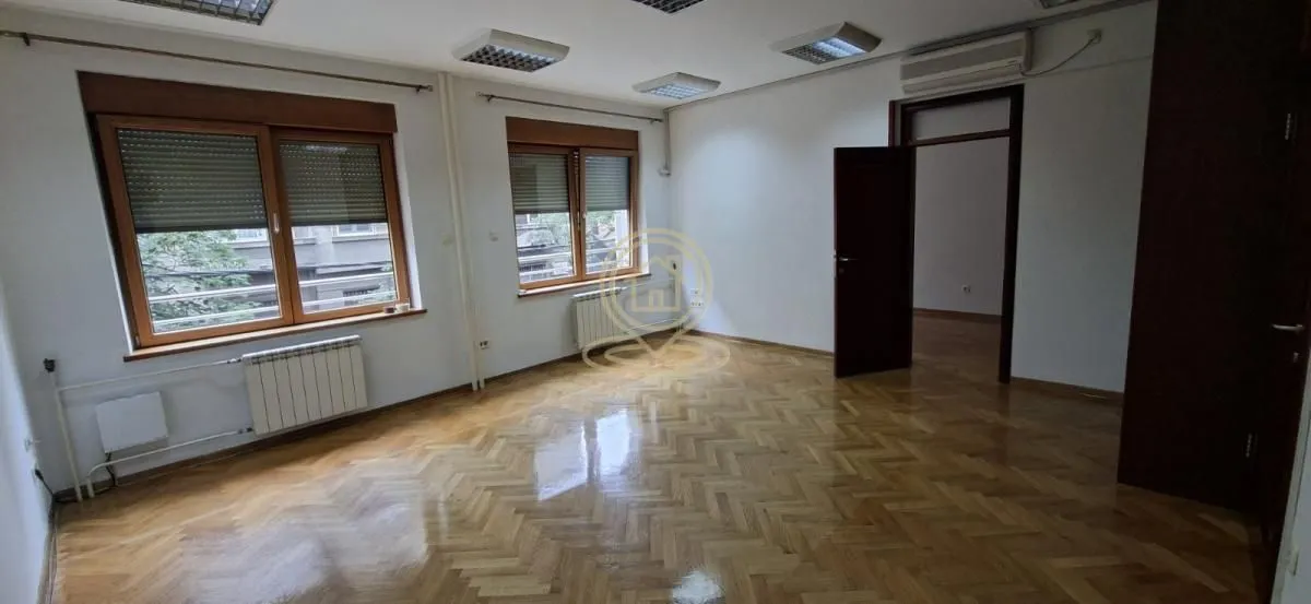 Rent, office space, 58m², Čubura, Beograd