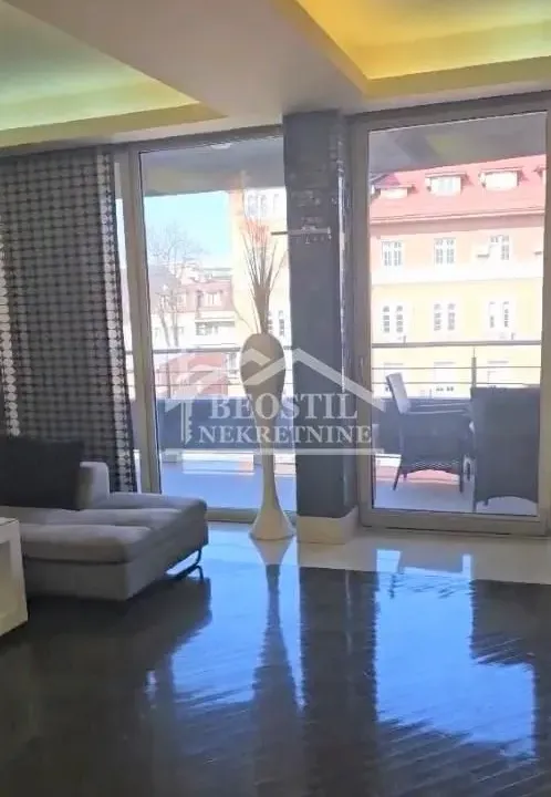 Izdavanje, četvorosoban stan, 180m², Vračar Hram, Vračar Sve Podlokacije