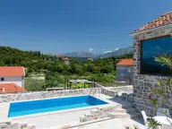 Izdavanje, kuća, 80m², Đuraševići, Tivat - image 1
