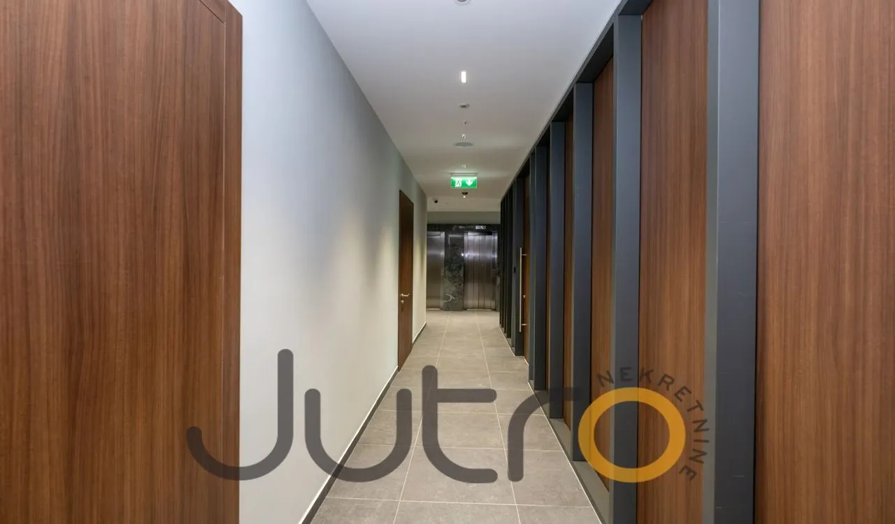Prodaja, poslovni prostor, 2542m², Podgorica, Crna Gora