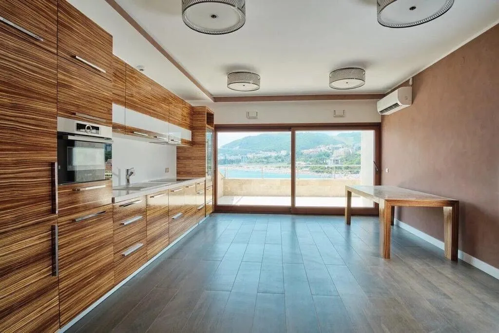 Sale, four bedroom apartment, 350m², Budva, Crna Gora