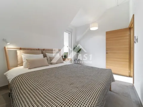 Izdavanje, kuća, 200m², Petrovaradin, Novi Sad - image 9