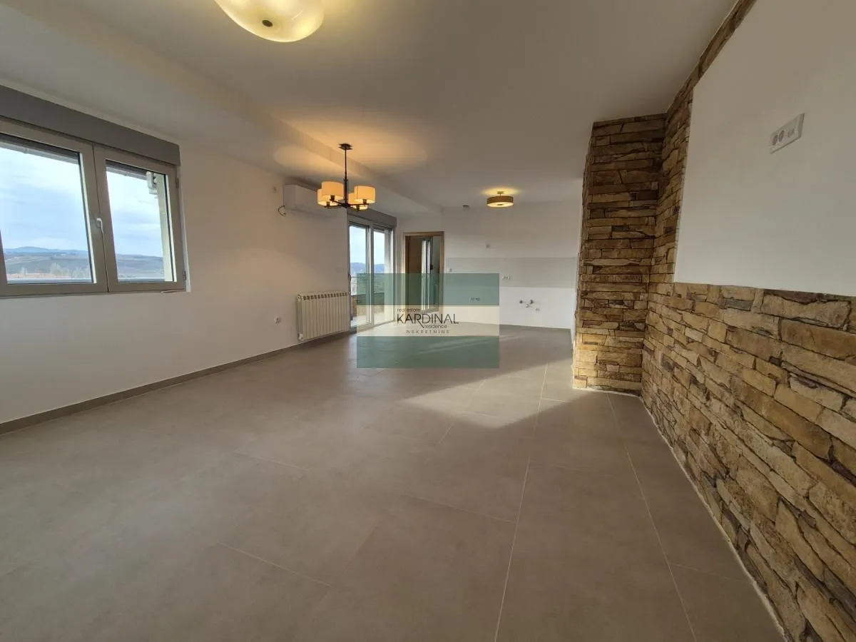 Prodaja, trosoban stan, 95m², Vašarište, Jagodina