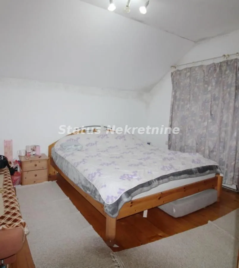 Prodaja, kuća, 429m², Vidovdansko naselje, Novi Sad Sve Podlokacije