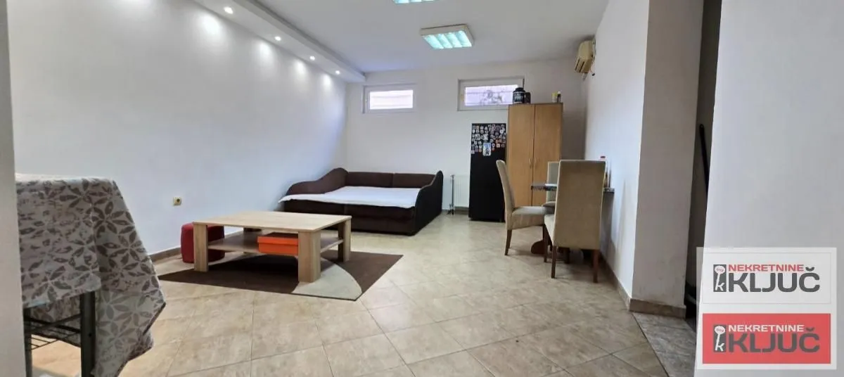 Izdavanje, jednosoban stan, 40m², Socijalno, Novi Sad Sve Podlokacije