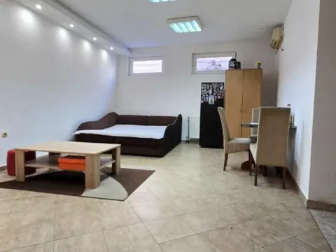 Izdavanje, jednosoban stan, 40m², Socijalno, Novi Sad Sve Podlokacije - image 3