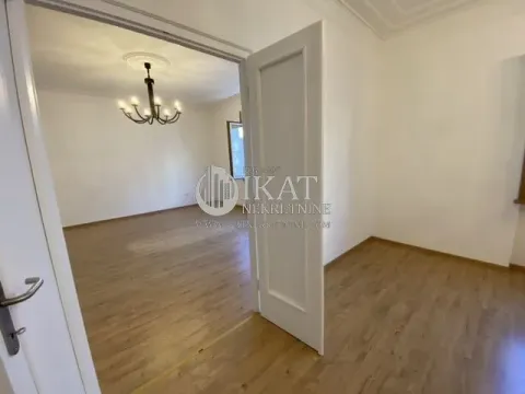 Izdavanje, četvorosoban stan, 160m², Stari Grad, Beograd - image 13