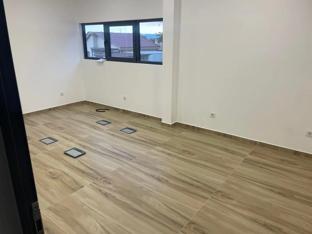 Rent, office space, 300m², Zagorič, Podgorica