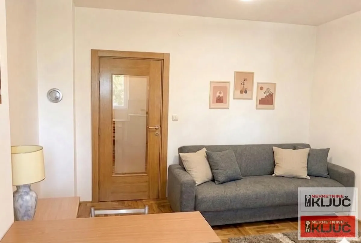 Izdavanje, garsonjera, 26m², Bulevar Oslobodjenja, Novi Sad Sve Podlokacije