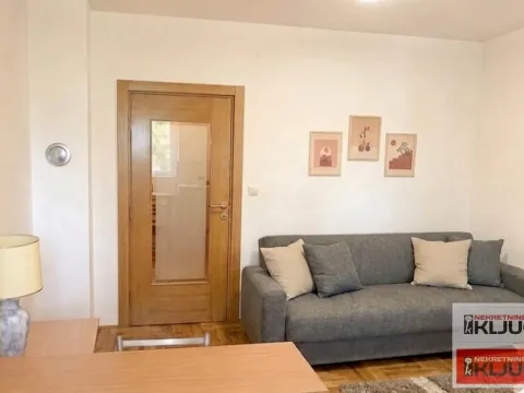 Izdavanje, garsonjera, 26m², Bulevar Oslobodjenja, Novi Sad Sve Podlokacije - image 2