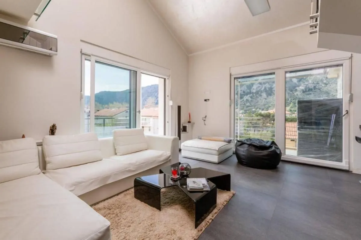 Rent, two bedroom apartment, 120m², Kotor, Crna Gora