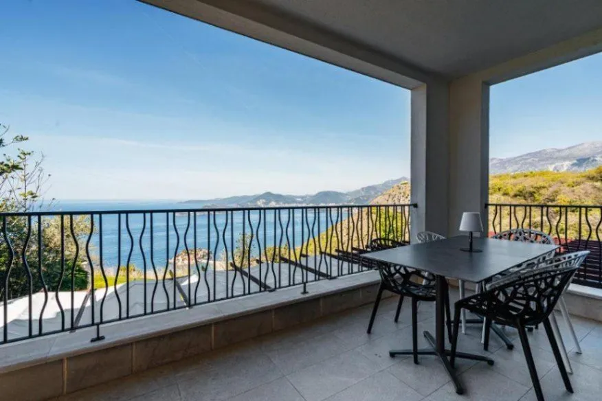 Sale, three bedroom apartment, 90m², Sveti Stefan, Budva
