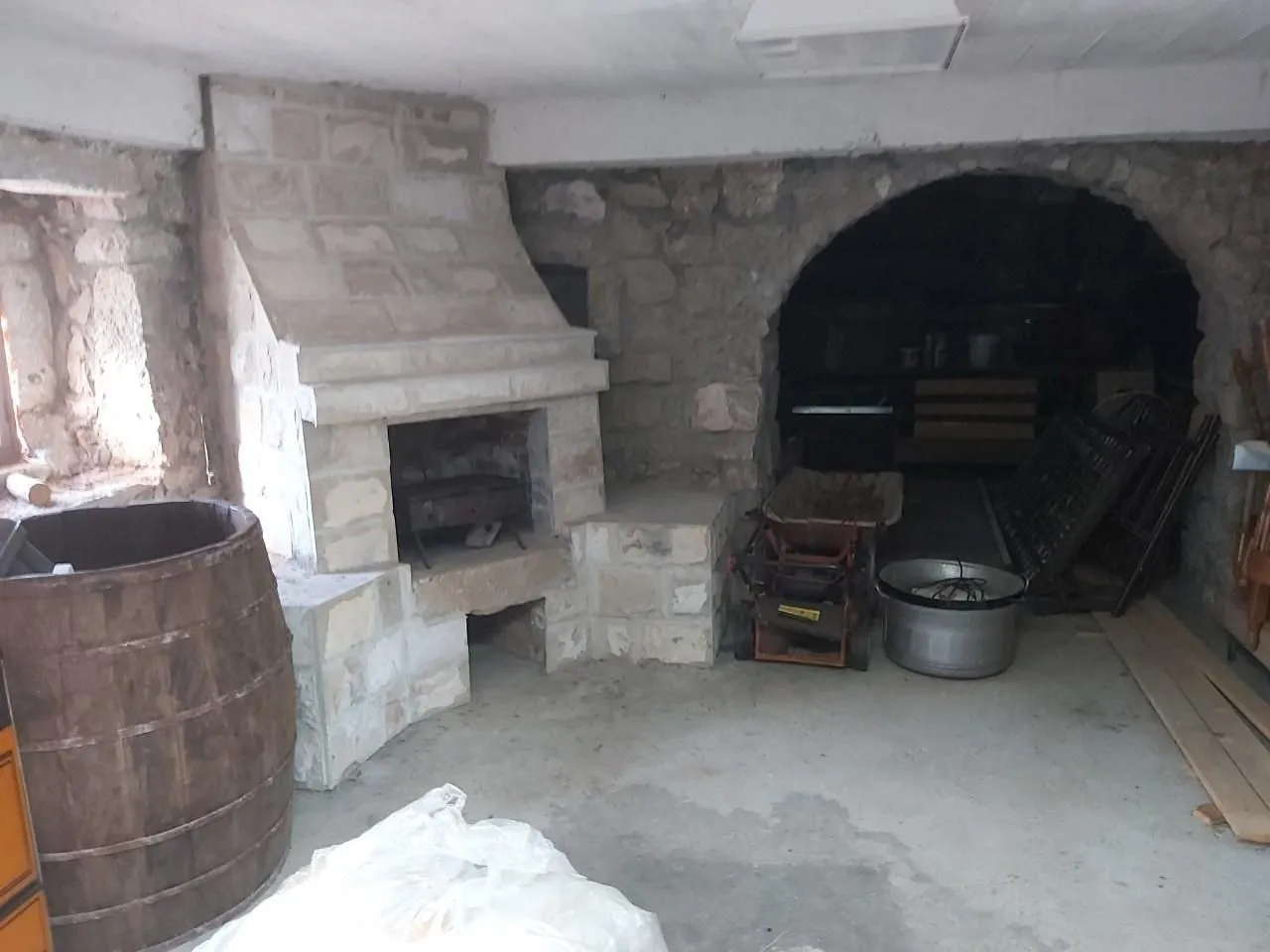 Prodaja, kuća, 200m², Brežine, Podgorica