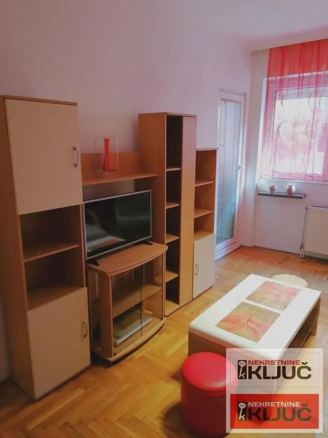 Izdavanje, jednosoban stan, 40m², Bulevar Oslobodjenja, Novi Sad Sve Podlokacije