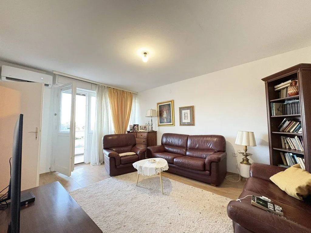 Izdavanje, jednosoban stan, 55m², Pobrežje, Podgorica