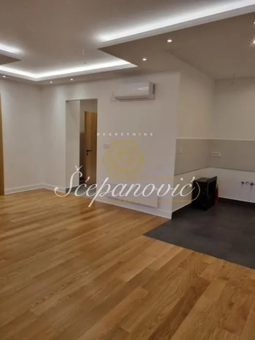 Prodaja, četvorosoban stan, 92m², Adamovićevo Naselje, Novi Sad Sve Podlokacije