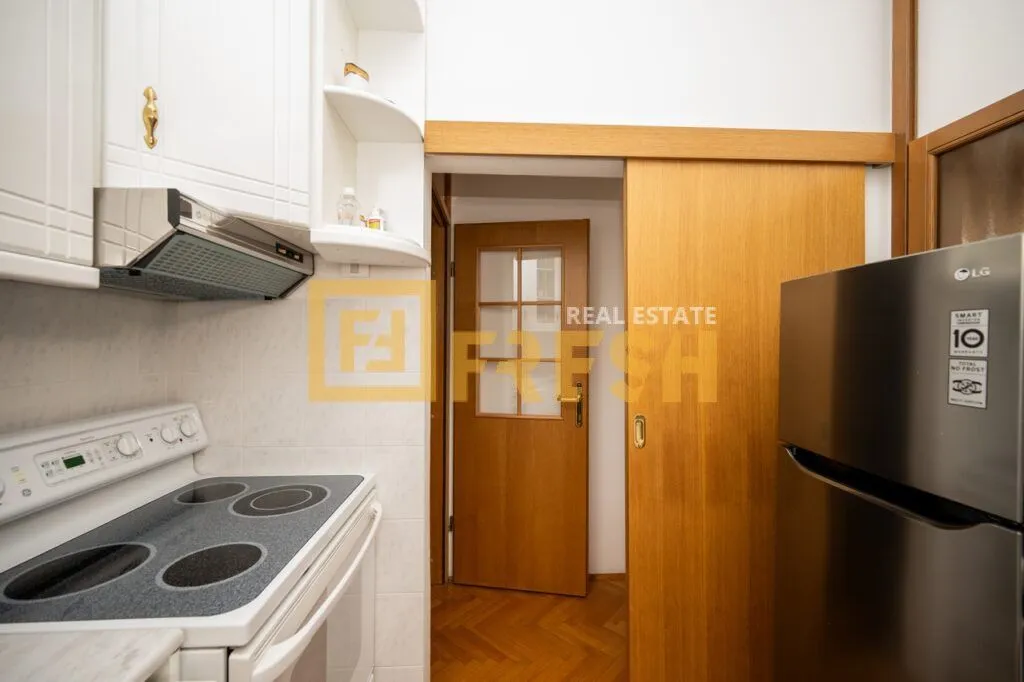 Izdavanje, trosoban stan, 140m², Gorica C, Podgorica