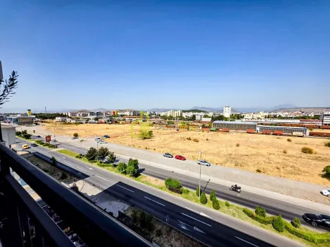 Izdavanje, četvorosoban stan, 160m², Stari Aerodrom, Podgorica - image 9