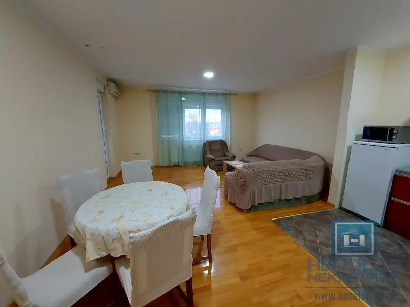 Prodaja, dvosoban stan, 61m², Vašarište, Jagodina