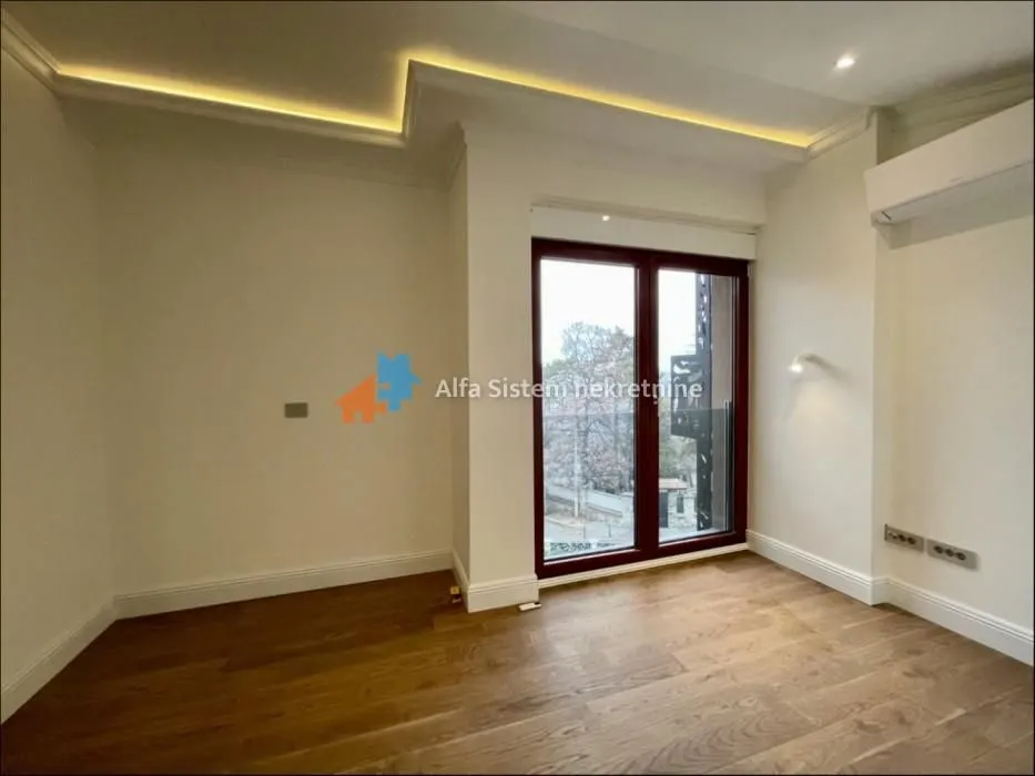 Izdavanje, četvorosoban stan, 174m², Savski Venac, Beograd