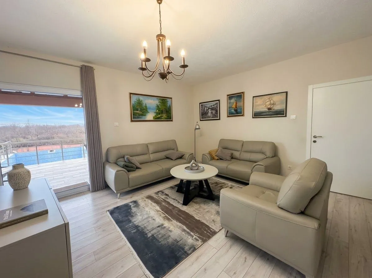 Spacious living room with seating set and access to the terrace.