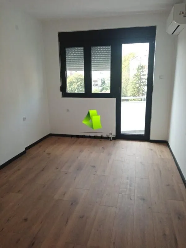 Rent, office space, 85m², Medijana, Niš