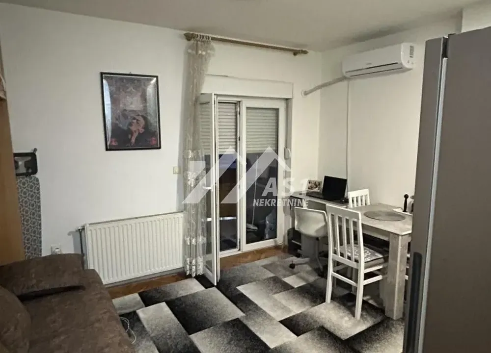 Izdavanje, stan, 24m², Centar, Novi Sad
