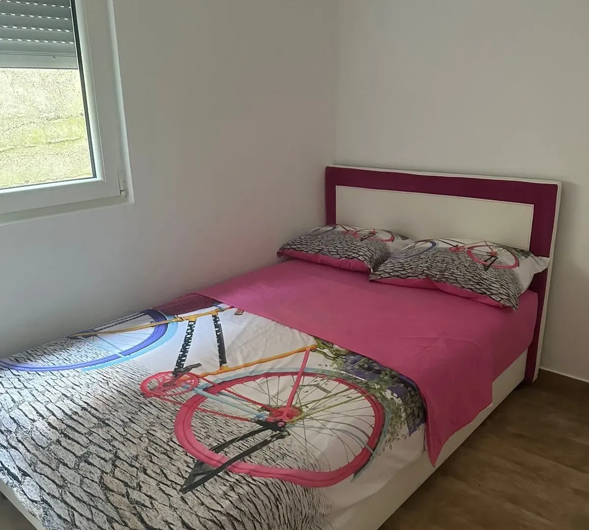 Izdavanje, kuća, 100m², Kavač, Kotor