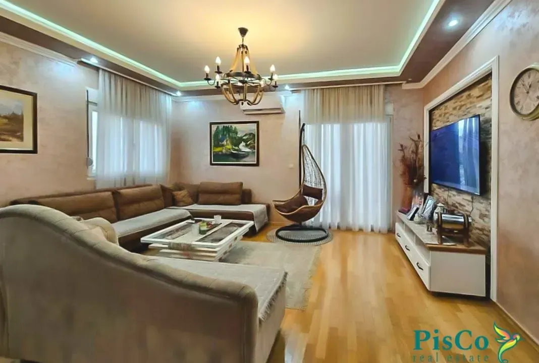 Izdavanje, trosoban stan, 95m², Blok 9, Podgorica