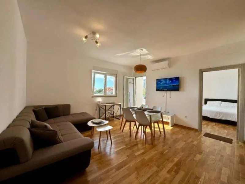 Rent, two bedroom apartment, 68m², Bečići, Budva