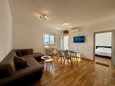 Rent, two bedroom apartment, 68m², Bečići, Budva - image 2