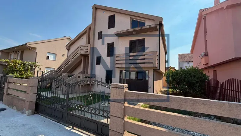 Sale, house, 250m², Stari Aerodrom, Podgorica