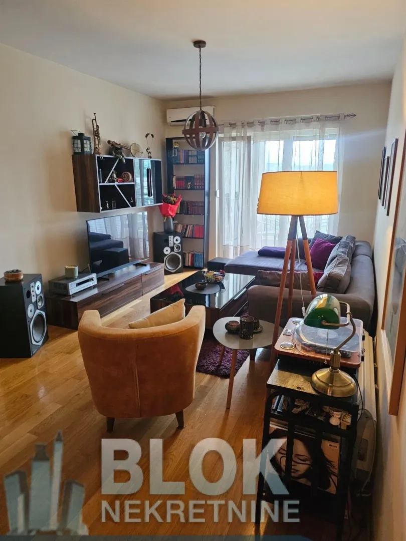 Izdavanje, jednosoban stan, 55m², Blok 6, Podgorica