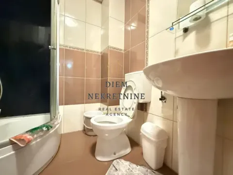 Izdavanje, trosoban stan, 80m², Krivi Most, Podgorica - image 18