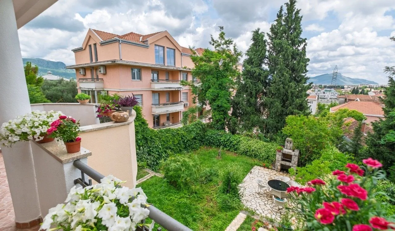 Rent, house, 280m², Gorica C, Podgorica