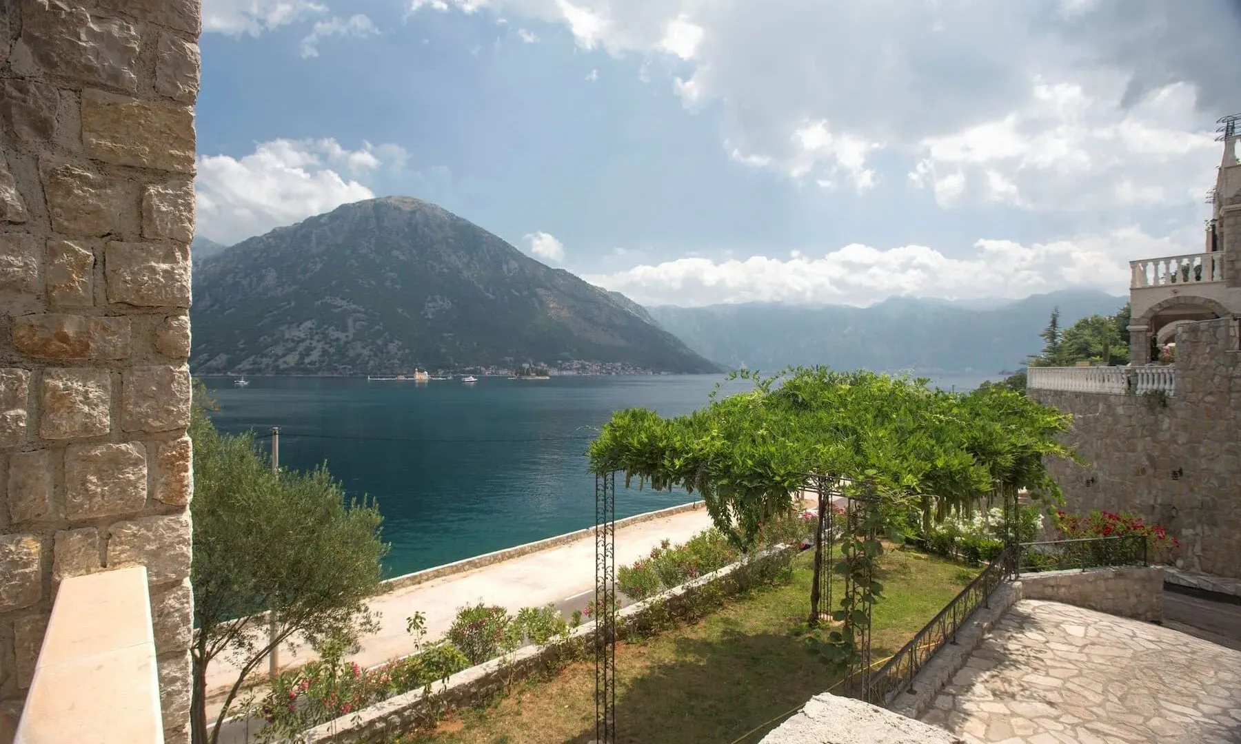 Sale, house, 235m², Kostanjica, Kotor