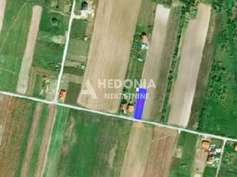 Zemljište in Bečmen