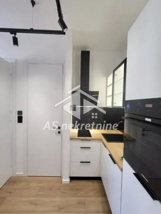 Izdavanje, stan, 33m², Stari Grad, Beograd