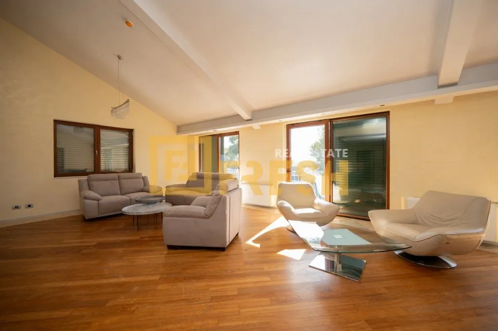 Rent, house, 380m², Mareza, Podgorica