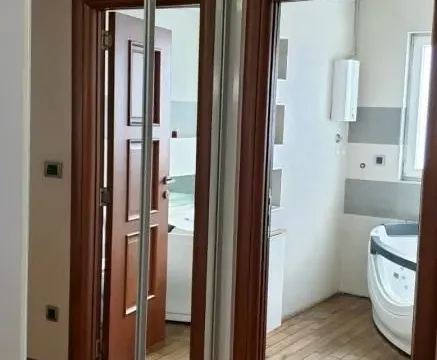 Izdavanje, trosoban stan, 97m², Savski Venac, Beograd - image 2