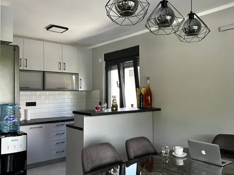 Izdavanje, kuća, 155m², Pričelje, Podgorica - image 8