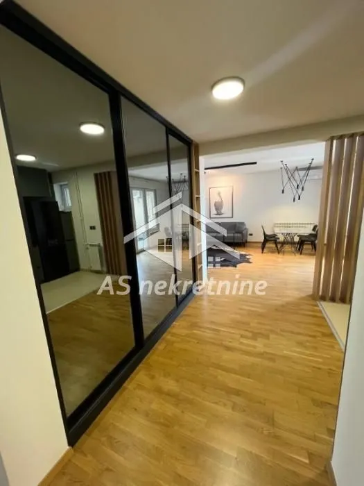 Izdavanje, četvorosoban stan, 100m², Sarajevska, Beograd