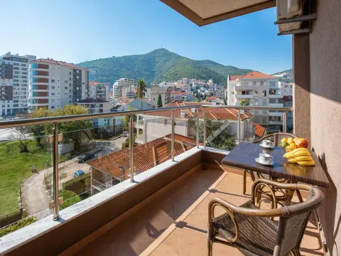 Rent, three bedroom apartment, 60m², Budva, Crna Gora - image 14