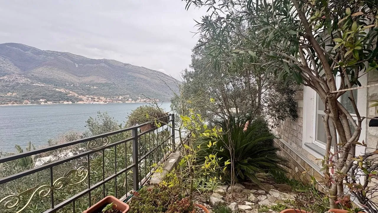 Prodaja, trosoban stan, 180m², Lepetani, Tivat